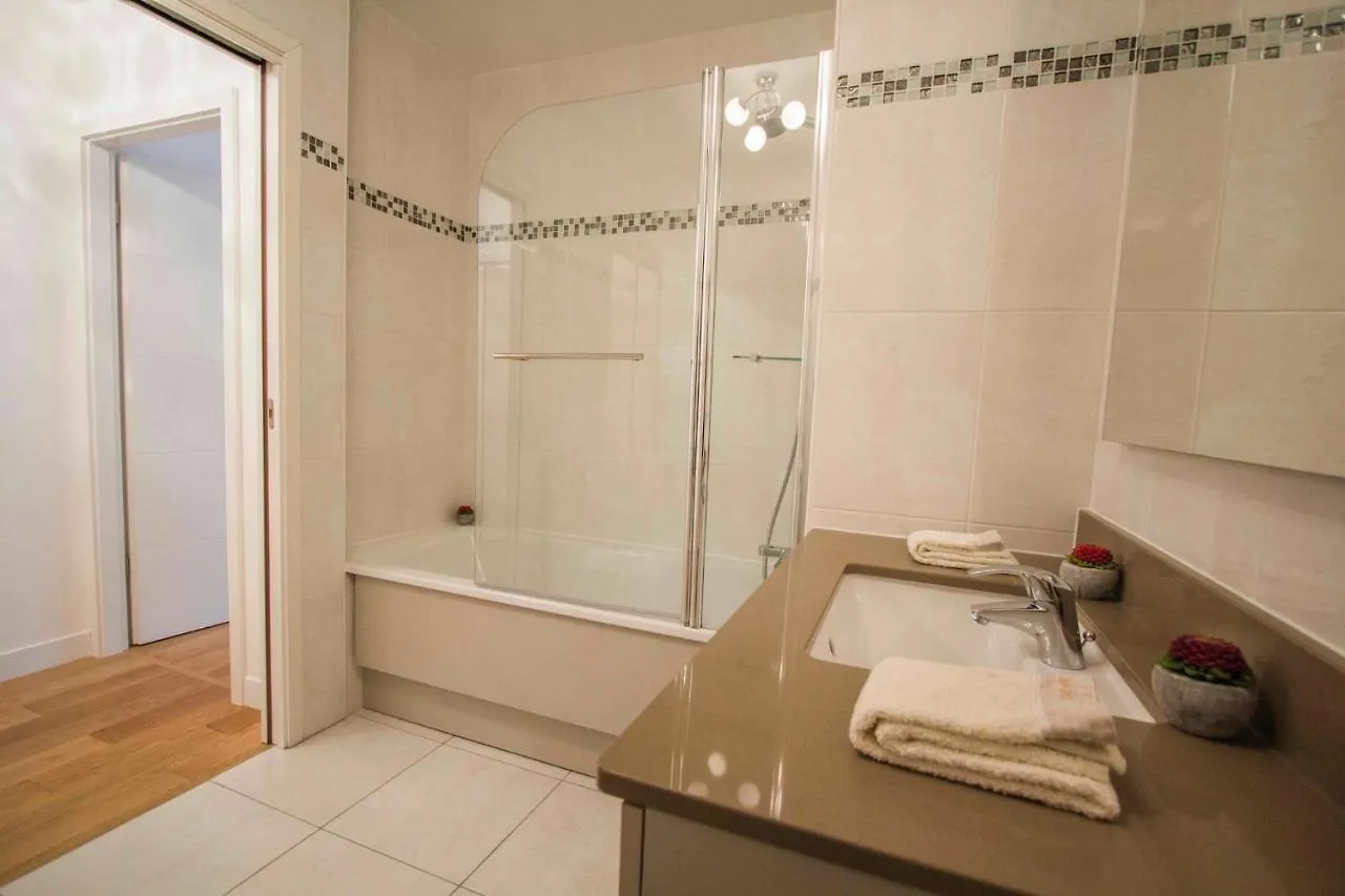 Tour Eiffel Centre Bed & Breakfast Paris France